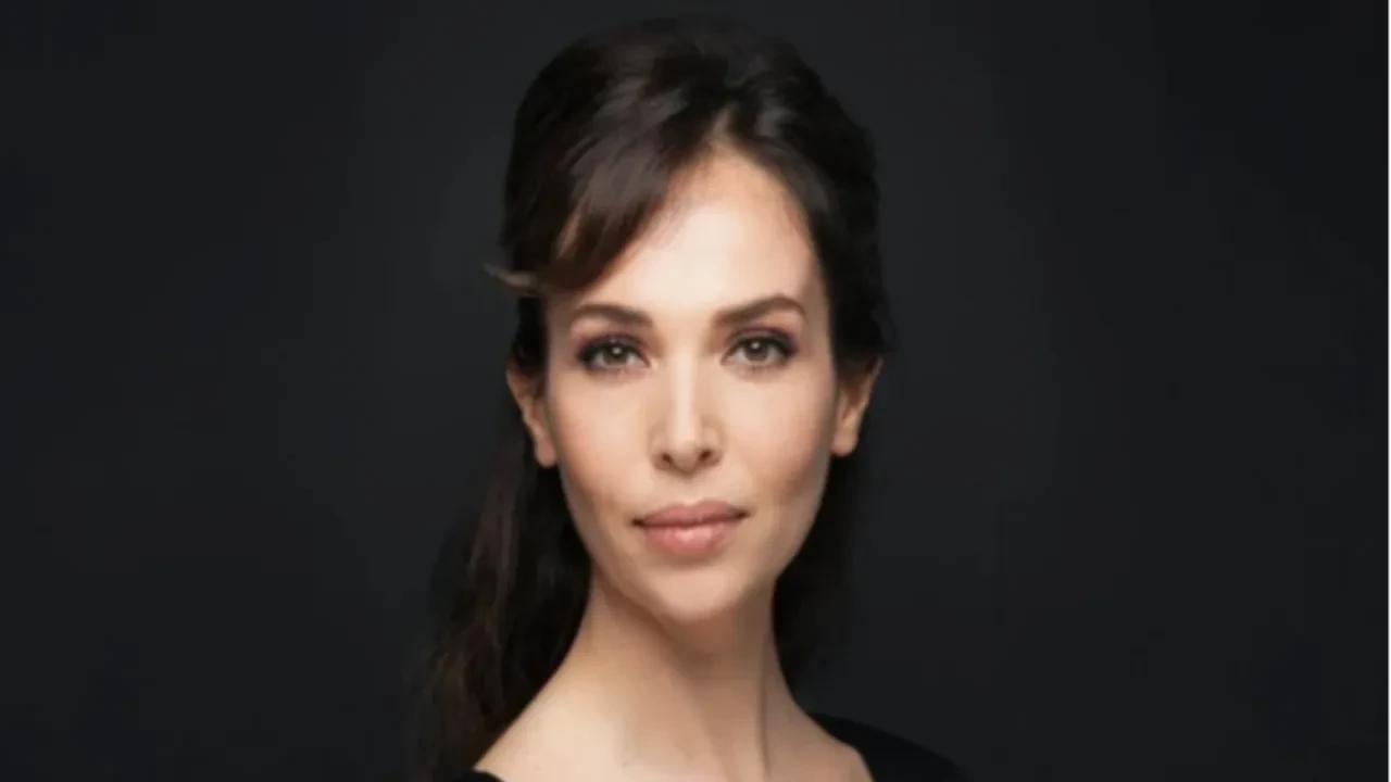 Sahipsizler'e veda eden Esra Ronabar Sevdiğim Sensin dizisinde 