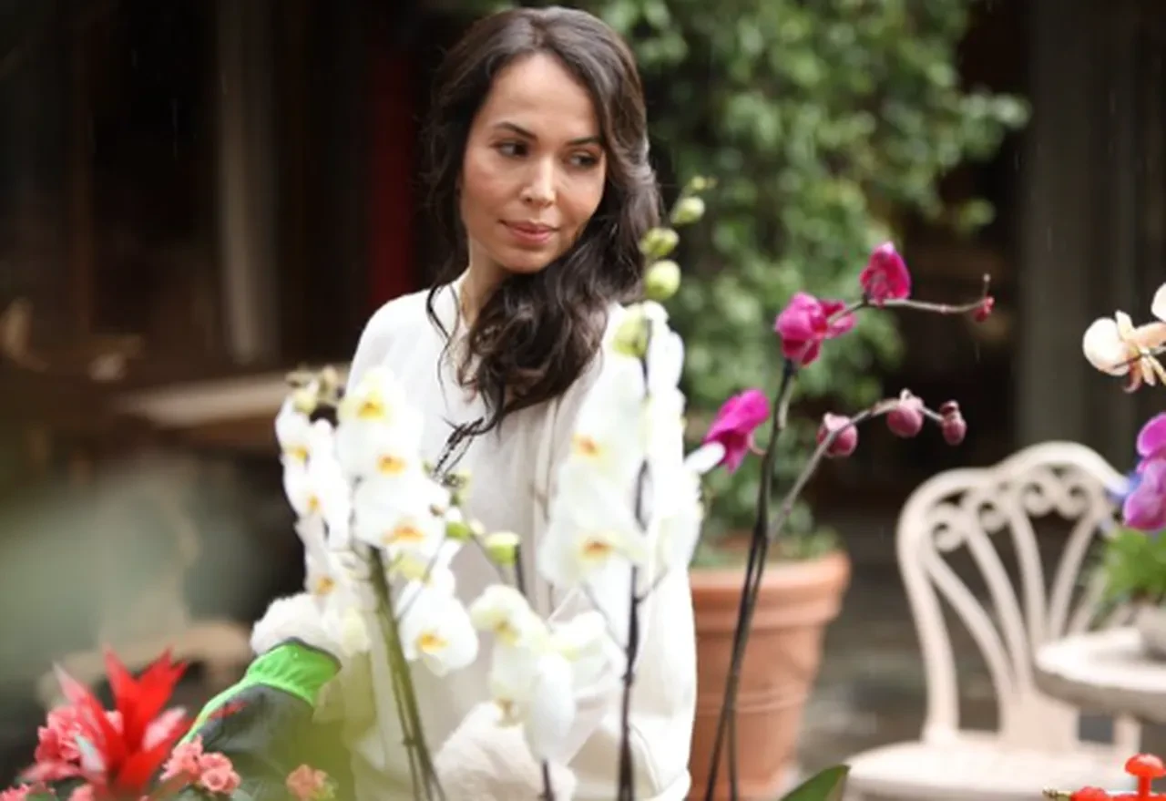 Sahipsizler'e veda eden Esra Ronabar Sevdiğim Sensin dizisinde 