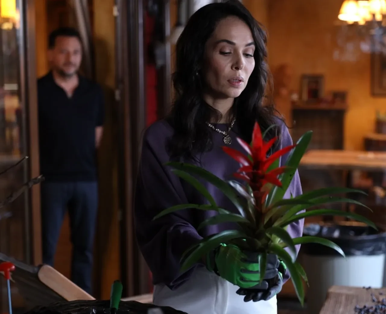 Sahipsizler'e veda eden Esra Ronabar Sevdiğim Sensin dizisinde 