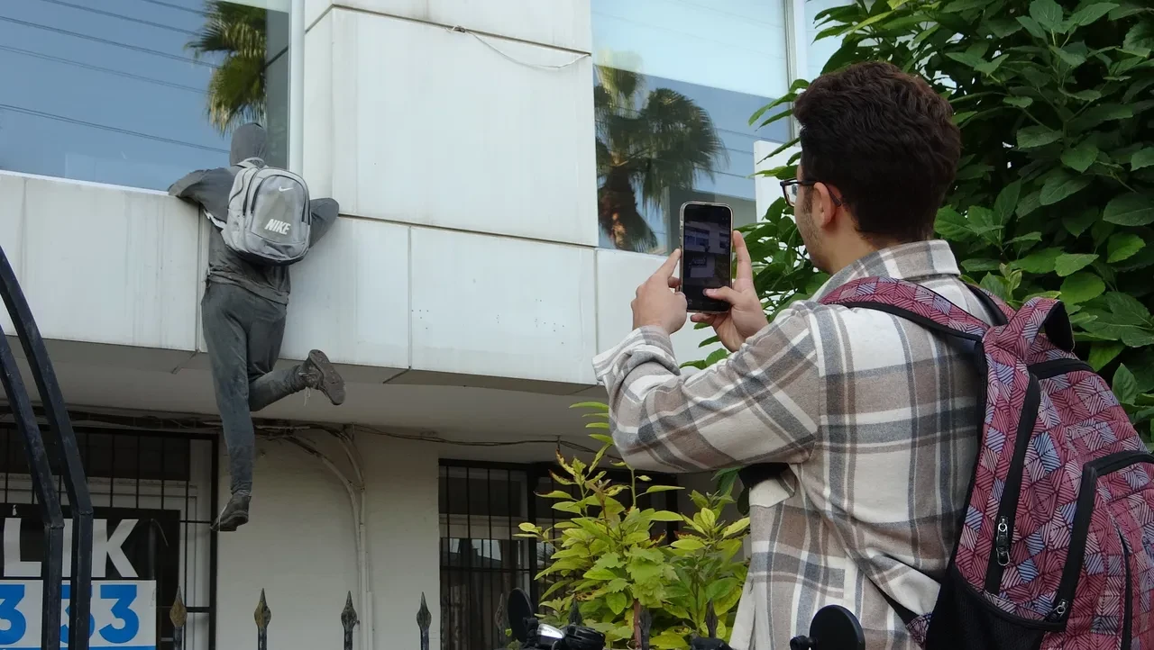 Sigorta şirketinden hırsız efektli, ilginç reklam! Tüm gözler onların üzerinde