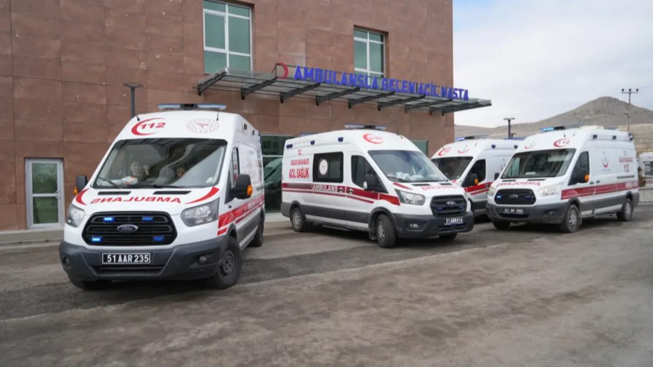 Tavuk döner tehlikesi devam ediyor! Şimdi de Niğde'de 3 öğrenci hastaneye kaldırıldı