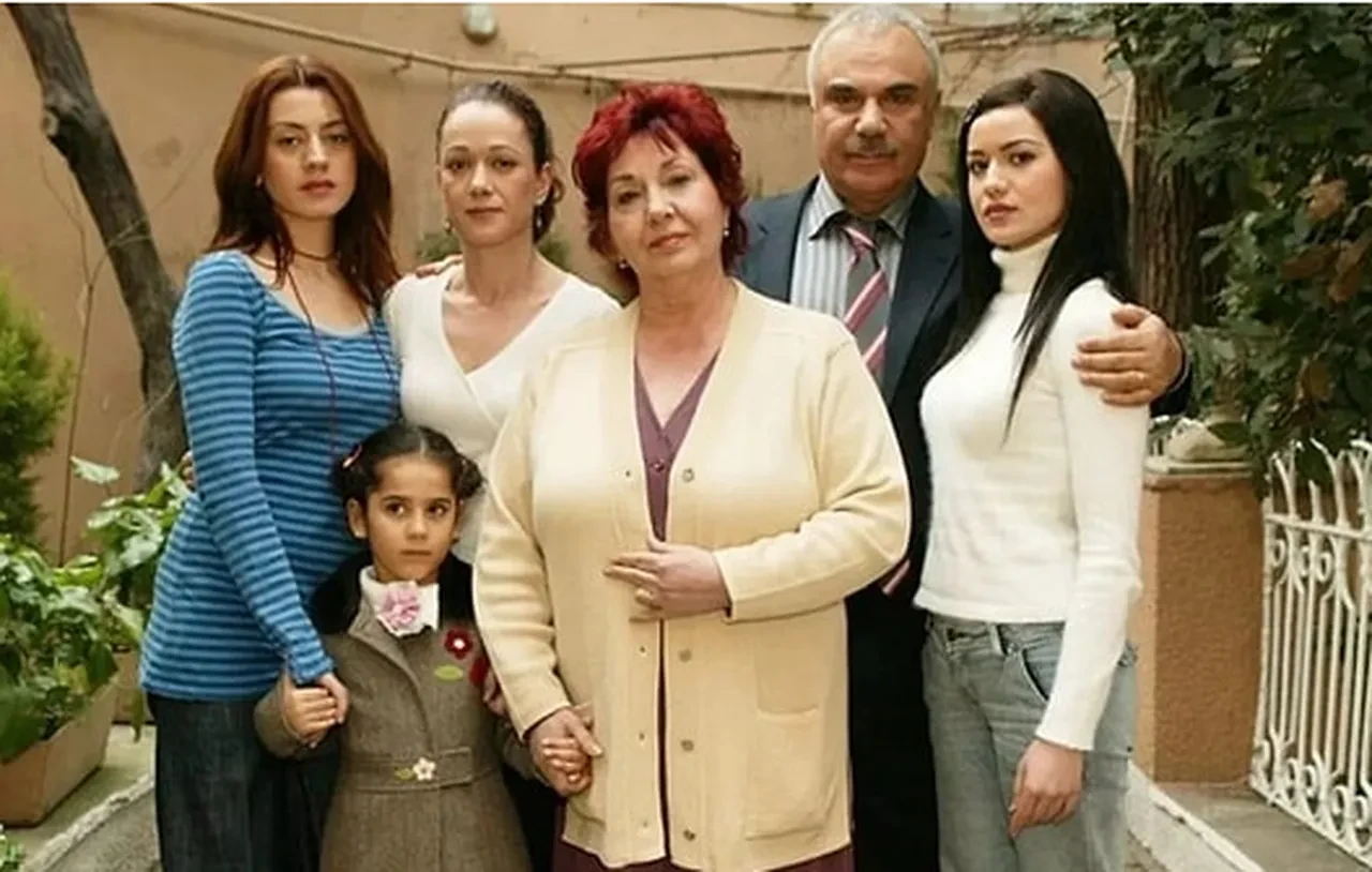 Yaprak Dökümü'nün Ali Rıza'sı Halil Ergün'den Gökçe Bahadır ve Fahriye Evcen'e sitem 