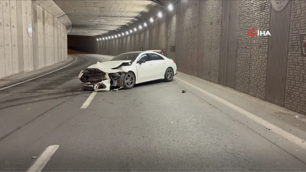 Alkollü sürücünün karıştığı kazada lüks otomobil pert oldu!