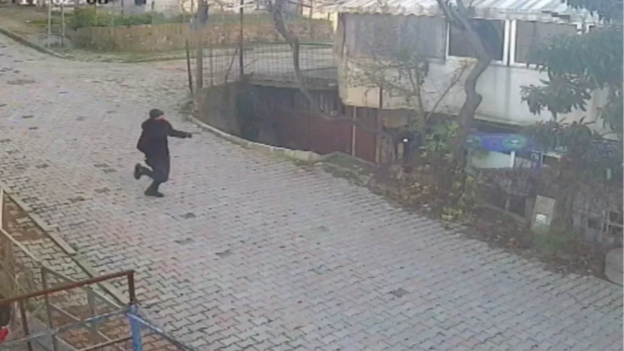 Arnavutköy'de film sahnelerini aratmayan kovalamaca kamerada! Kaçan şüpheli 