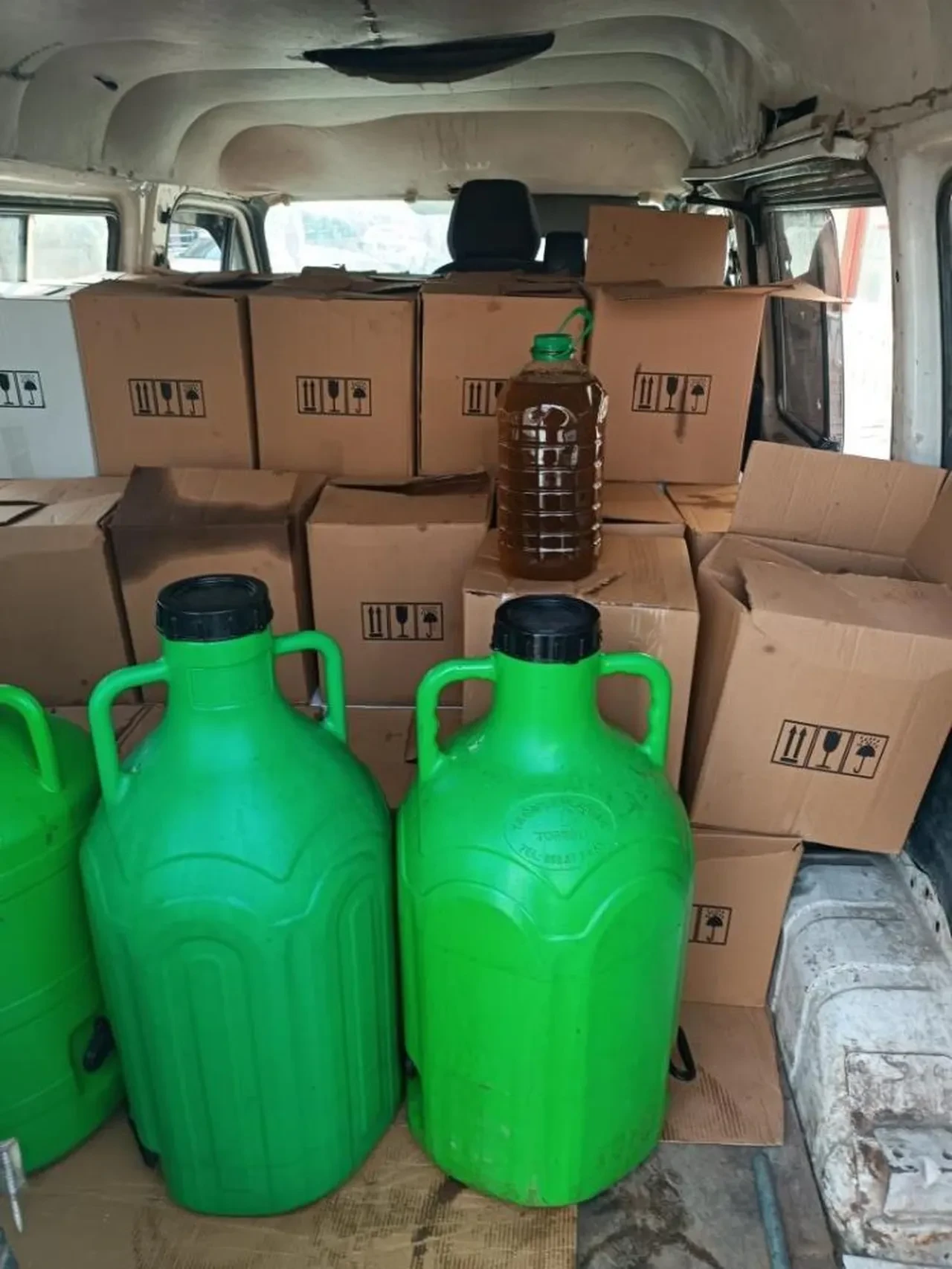 Aydın'da durdurulan araçtan çıkanlar şoke etti! Litrelerce tağşiş yağ ele geçirildi!