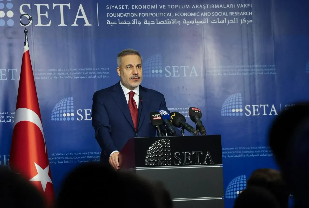 Bakan Fidan'dan YPG'ye net mesaj: "Silahlı unsurlar Suriye ordusuna bağlanmalı"