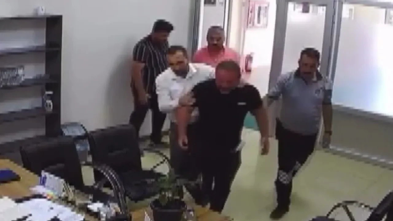 Belediye önünde kendini ateşe vermişti! 5 çocuk babasının bulunduğu kamera kayıtları ortaya çıktı