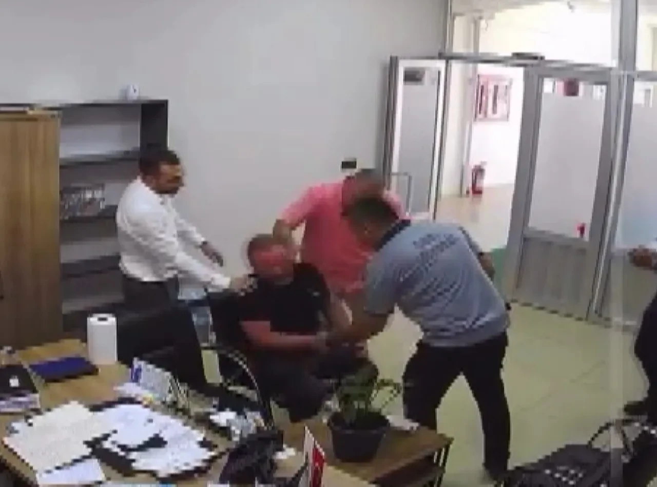 Belediye önünde kendini ateşe vermişti! 5 çocuk babasının bulunduğu kamera kayıtları ortaya çıktı