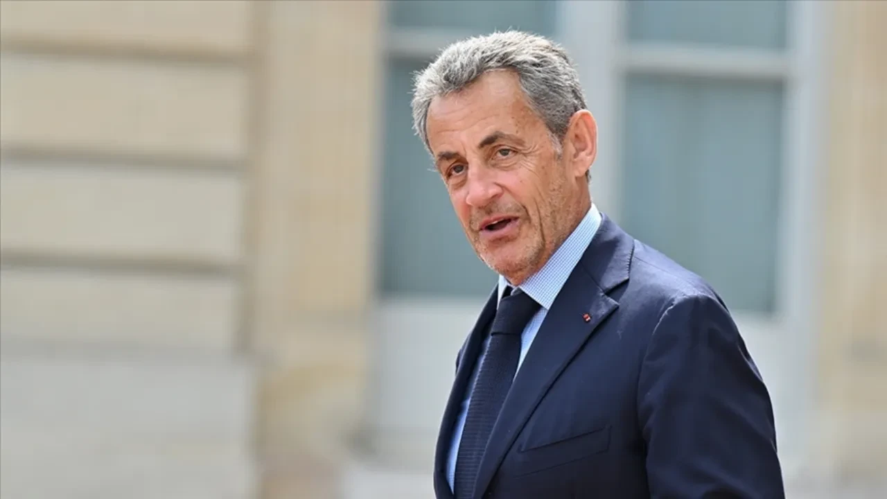 Fransa'nın eski lideri Sarkozy 20 gün hapis yattı, kitap yazdı: Bir Mahkumun Günlüğü