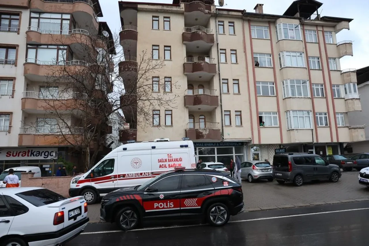 Genç kadının şüpheli ölümü! Kocası ilk kez hakim karşısına çıktı: Bıçakla odaya girdi, sağa sola salladı