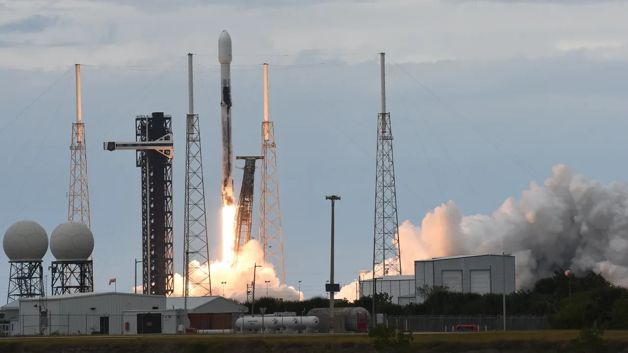 'Gizli yük' Falcon 9 roketiyle uzaya gönderildi