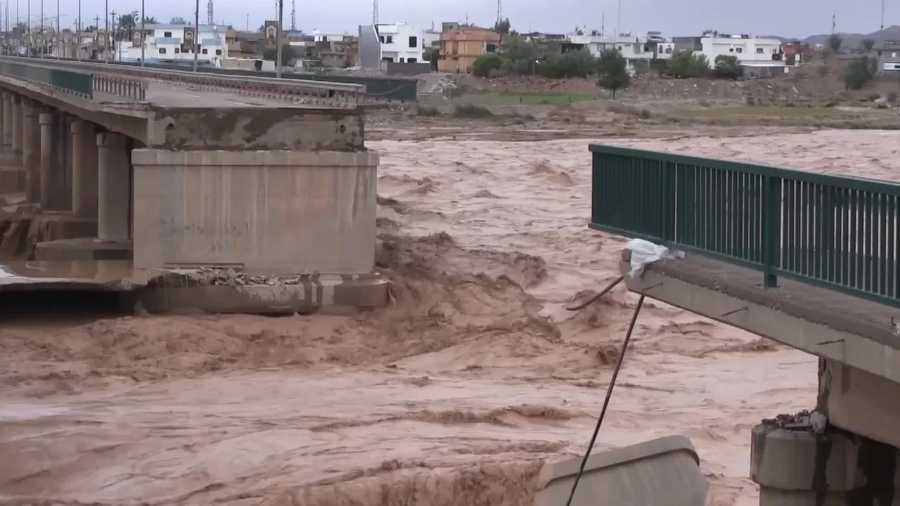 Irak selle boğuşuyor! Selahaddin'de 50 yıllık köprü yıkıldı