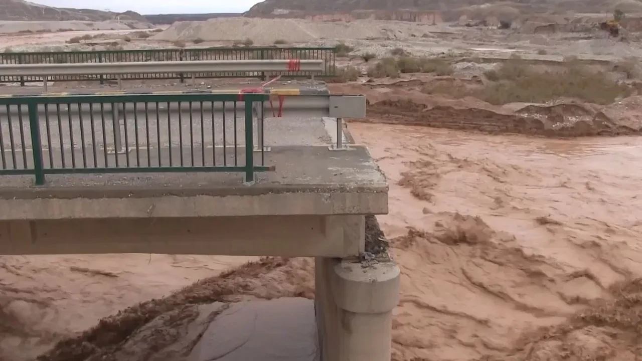 Irak selle boğuşuyor! Selahaddin'de 50 yıllık köprü yıkıldı