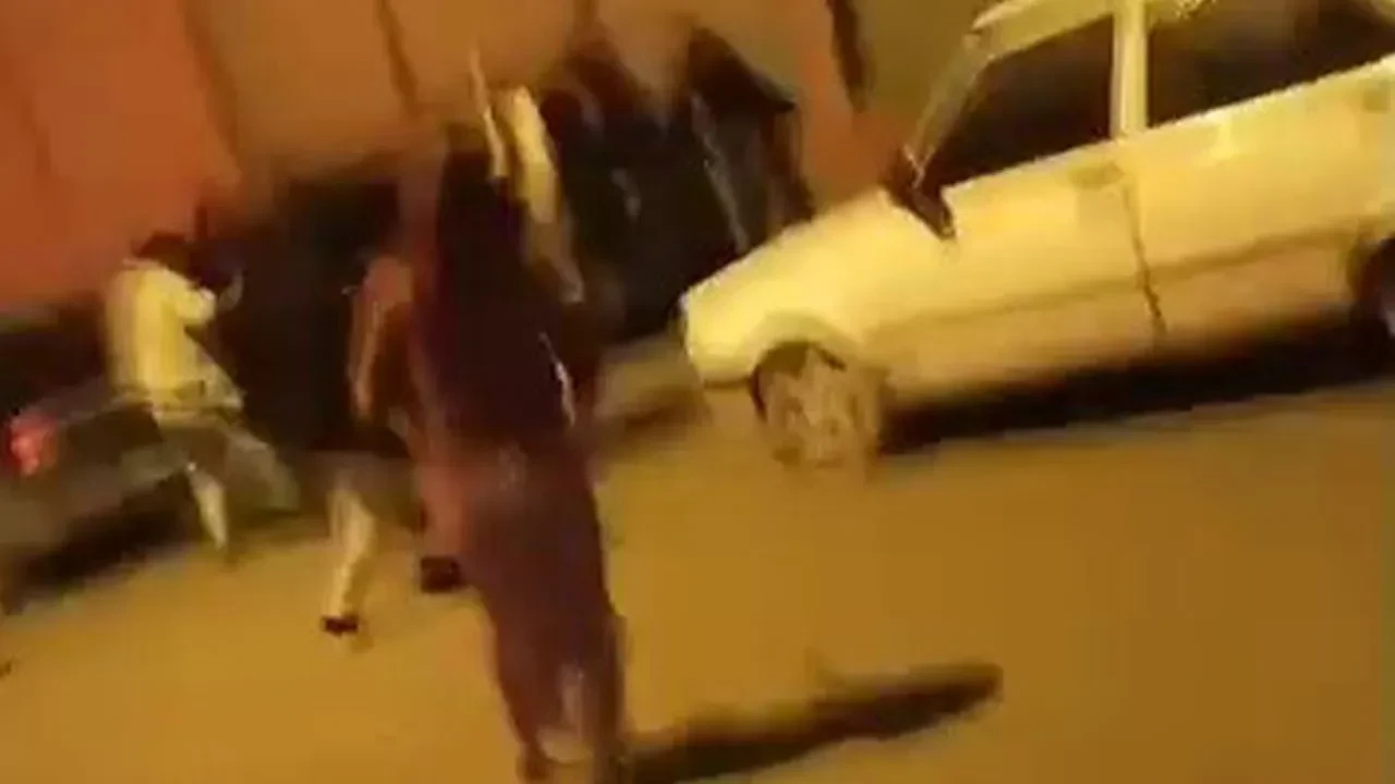 Mahalle savaş alanına döndü: Ölü ve yaralılar var