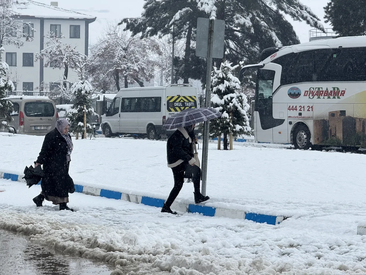Meteoroloji 9 ili tek tek uyardı! Kuvvetli kar yağışı geliyor: Lapa lapa yağacak