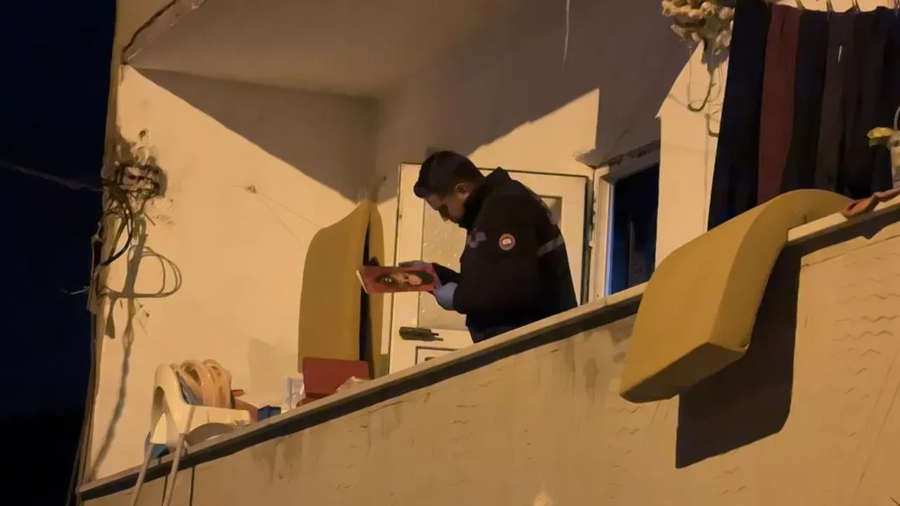 Silah zoruyla girdiler, anne ve kızına dehşeti yaşattılar! Ağızlarını bantlayıp...