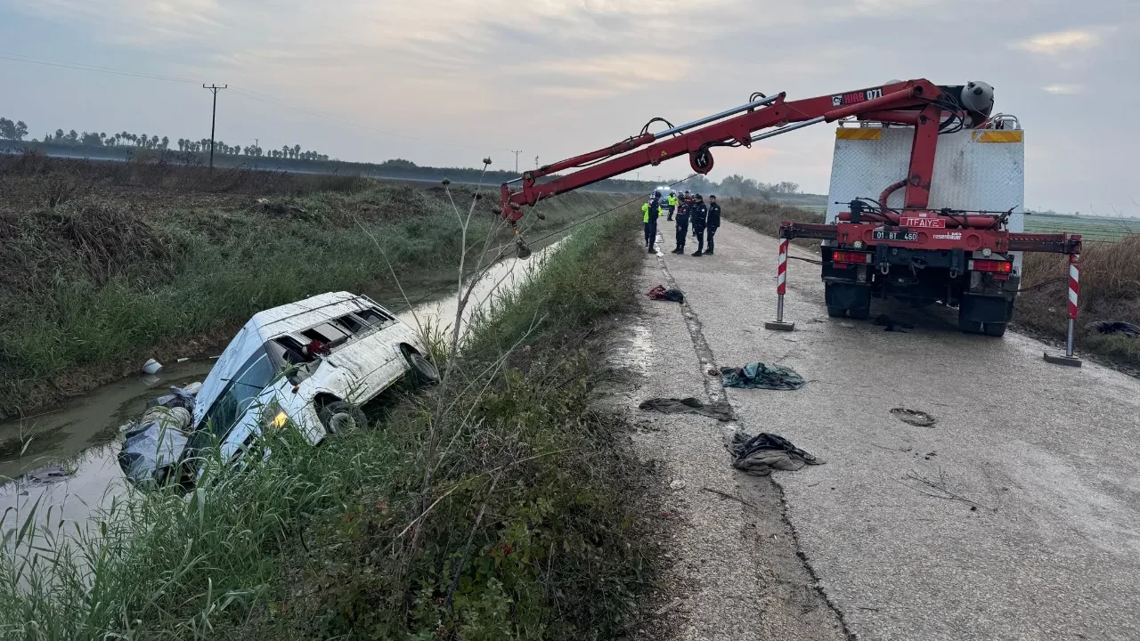 Tarım işçilerini taşıyan servis sulama kanalına uçtu: Çok sayıda yaralı var
