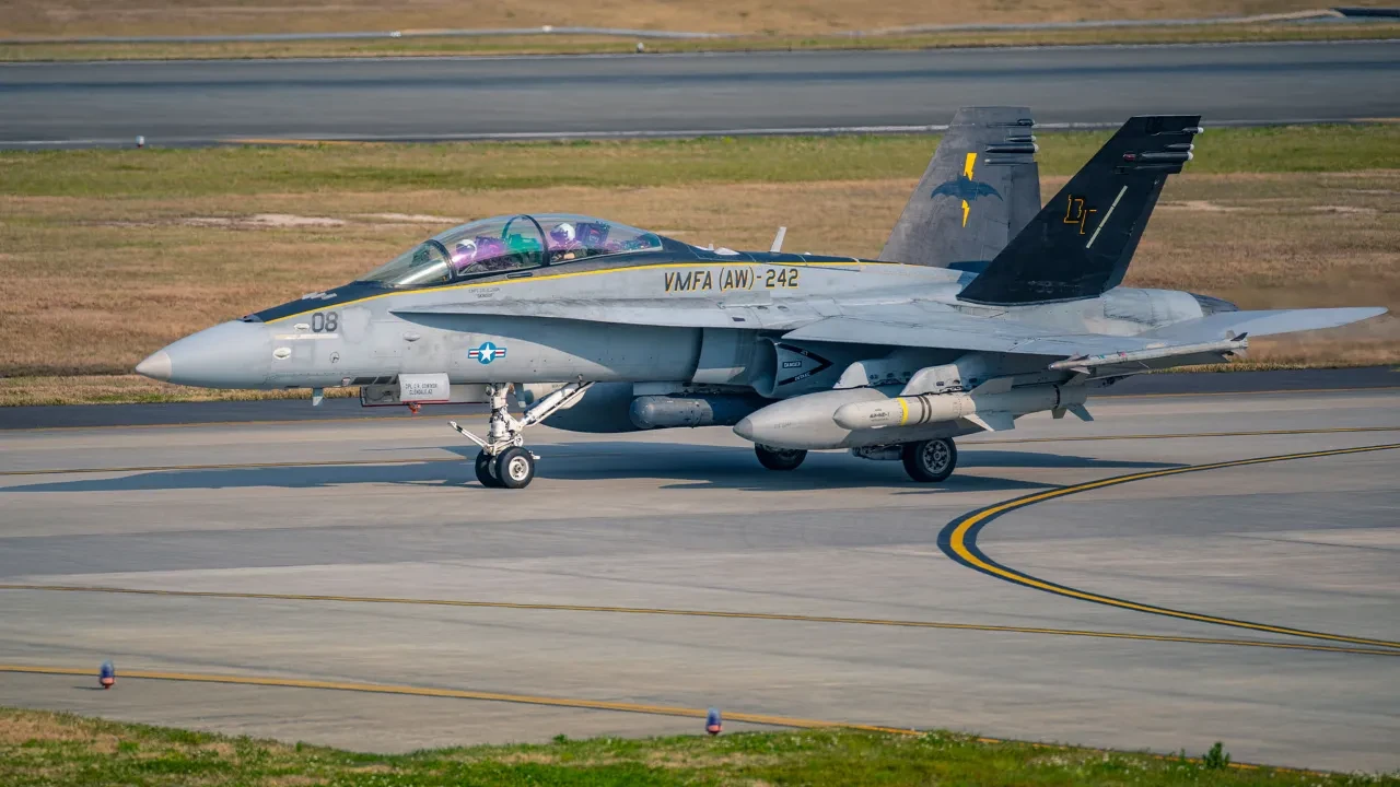 Venezuela hava sahası kırmızı alarmda! ABD savaş uçakları harekete geçti