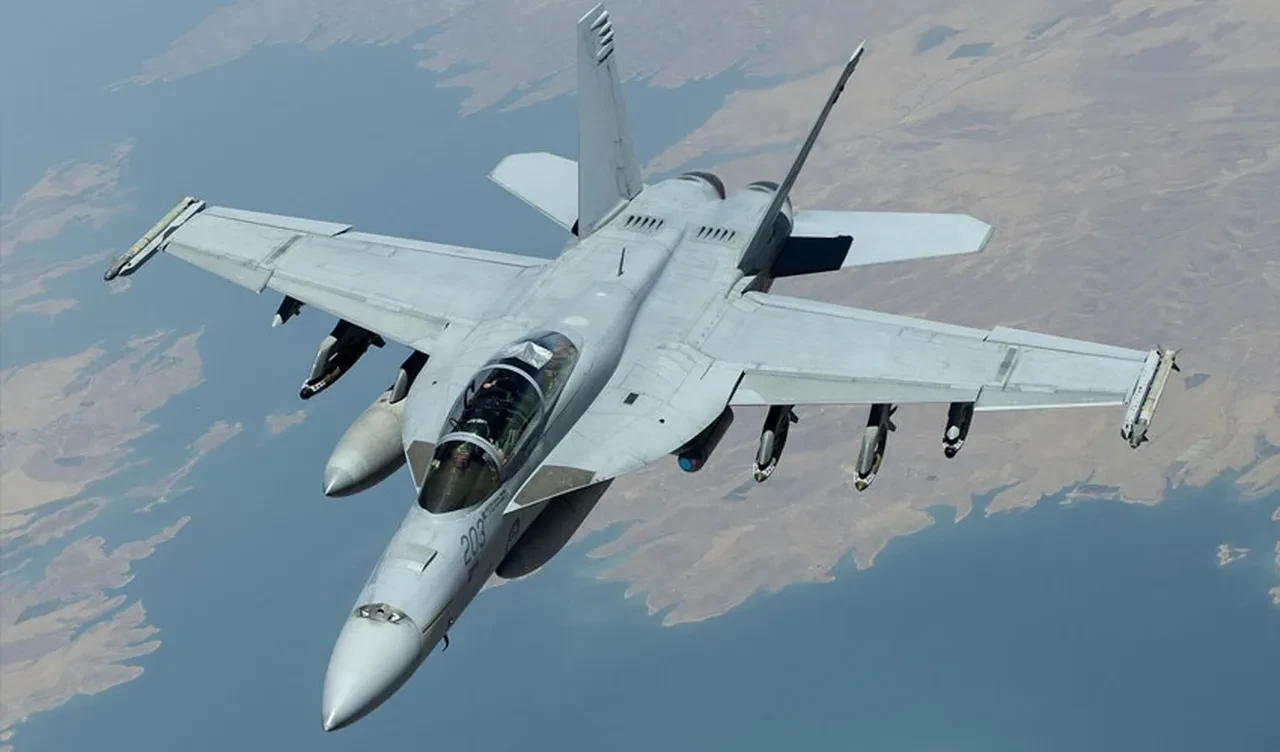 Venezuela hava sahası kırmızı alarmda! ABD savaş uçakları harekete geçti