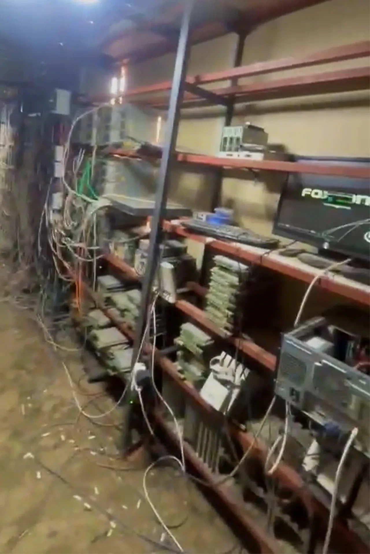 Aylık bin çeyrek altınlık elektrik kaçakçılığı: Ahırın içinden kripto imparatorluğu çıktı!