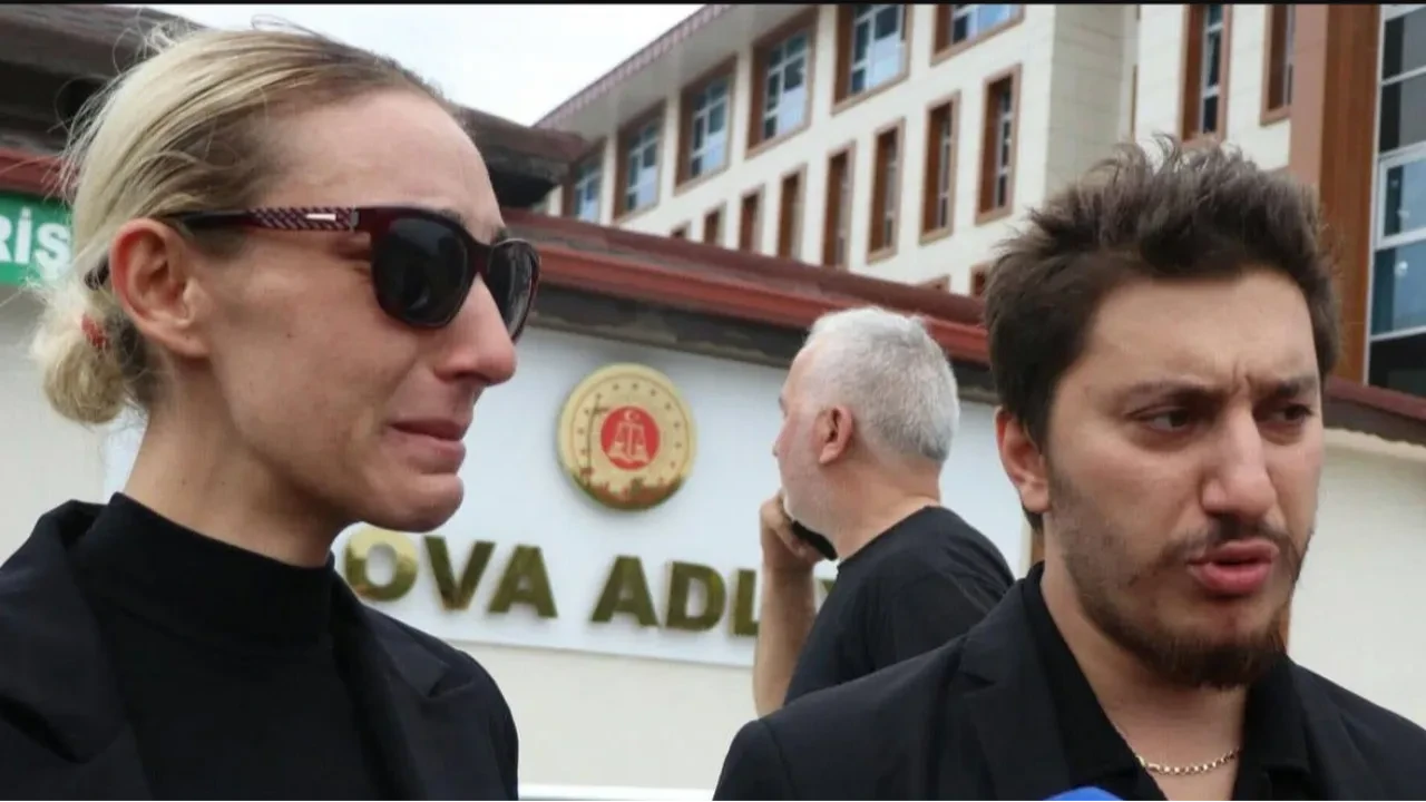 Cinayet şüphelisi olarak gözaltına alınan Tuğyan Ülkem Gülter annesi Güllü'nün cenazesinde gözyaşlarına boğulmuştu 