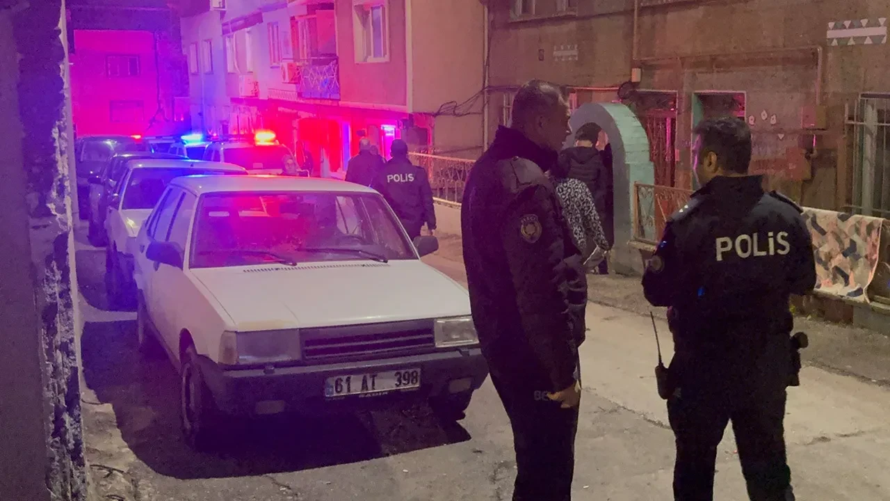 Eve yapılan baskında adeta cephanelik çıktı, polise saldırdılar