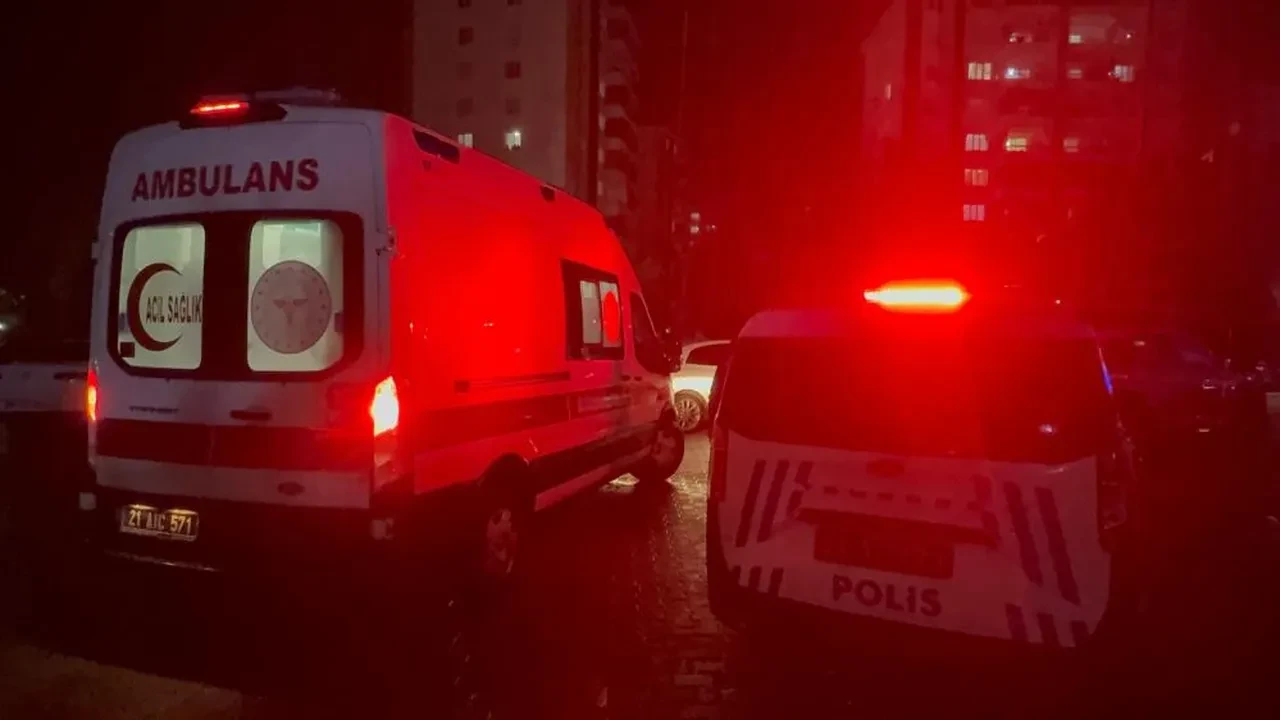 Kavga edip evi ateşe verdi! 9 katlı bina alevlere teslim oldu!  