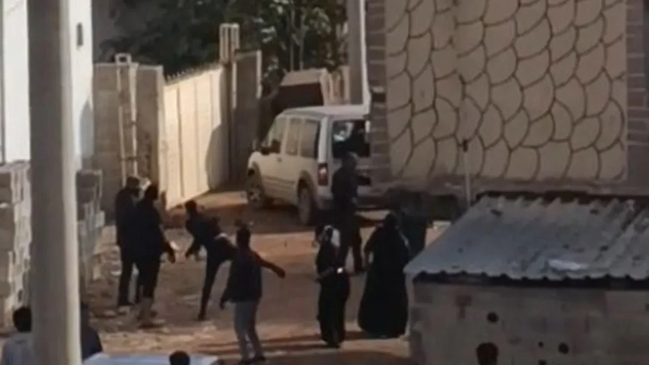 Şanlıurfa'da adeta meydan savaşı! 1 kişinin vurulma anları kamerada