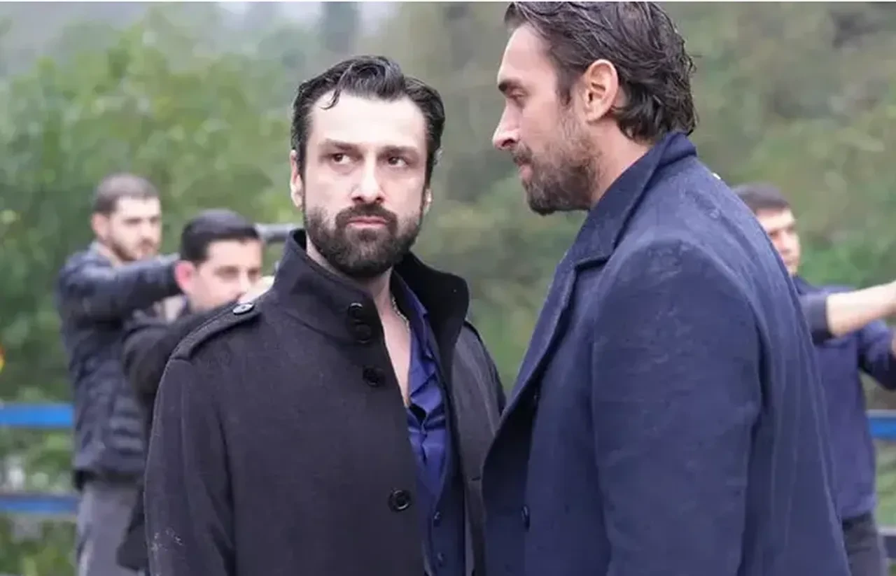 Taşacak Bu Deniz'in Şerif'i Aytek Şayan havalimanında gergin anlar yaşadı! Arkadaşlarının araya girmesiyle sakinleşti