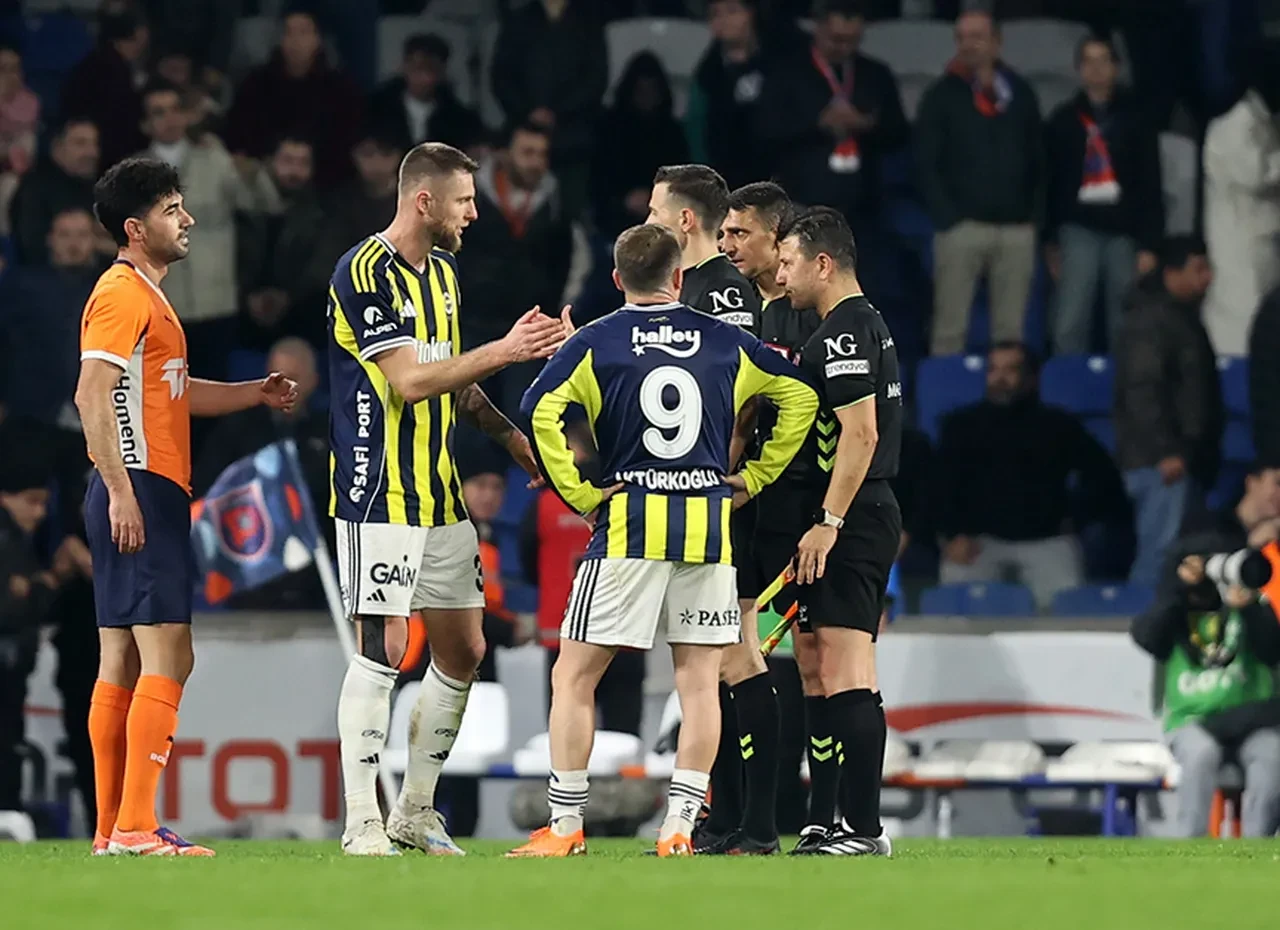 TRT 1 canlı Fenerbahçe maçı nereden izlenir? Şifresiz Brann Fenerbahçe maçı başlıyor