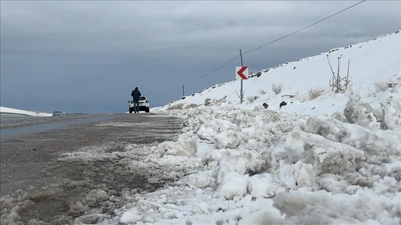 Yarın okullar tatil mi 12 Aralık? Van, Erzurum ve Kars'ta kar yağışı etkili oluyor