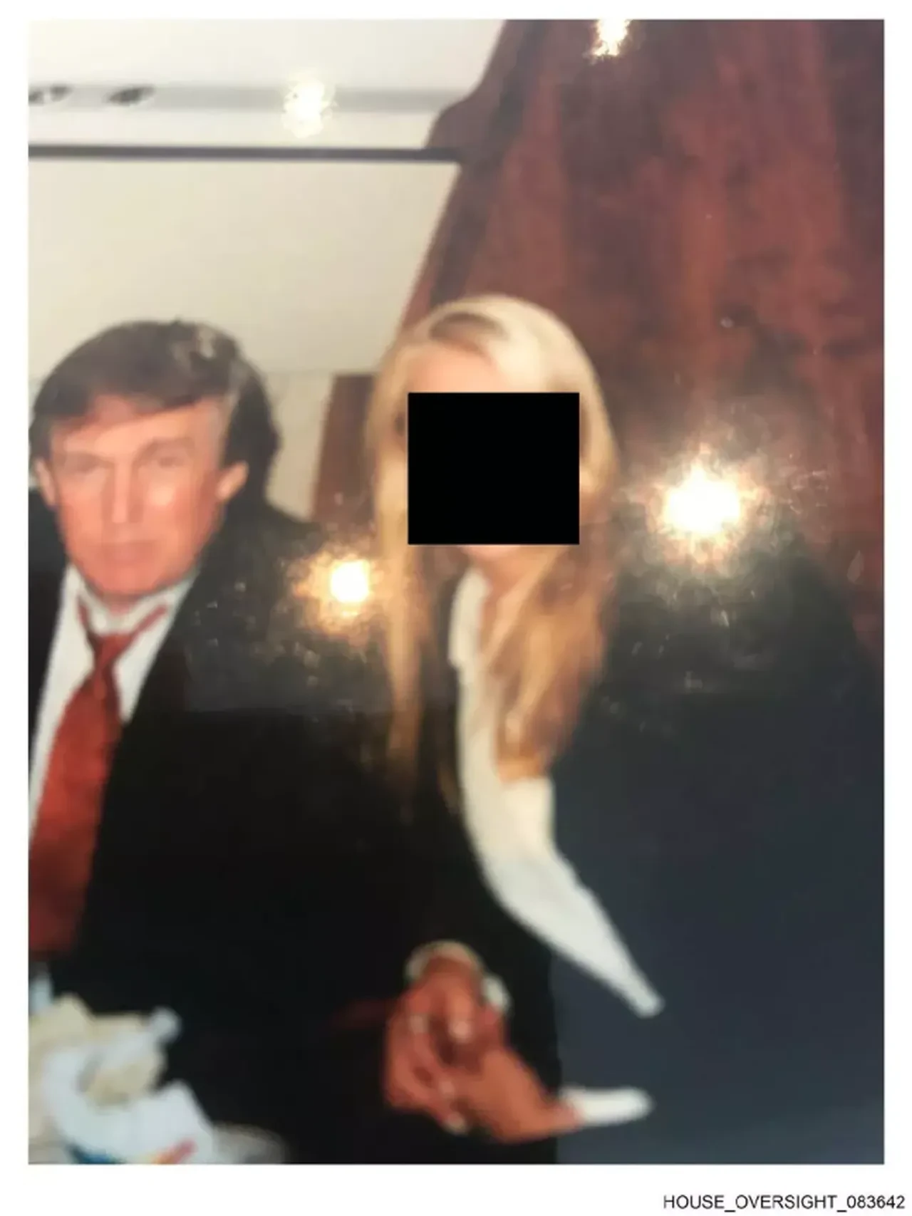 Epstein'in albümünden yeni fotoğraflar ortaya çıktı! Trump, Bill Gates, Bill Clinton...