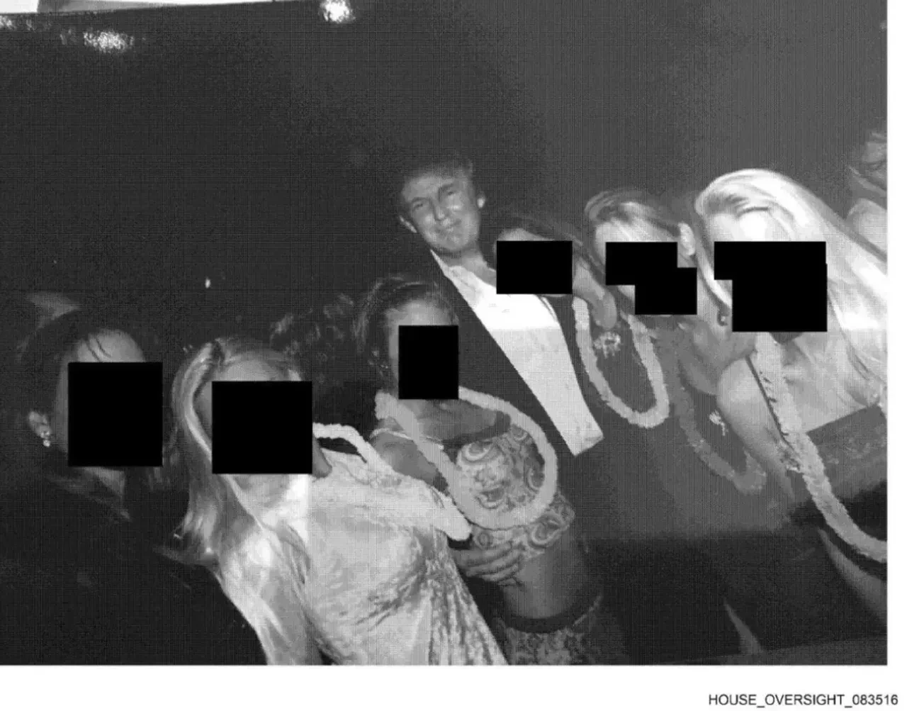 Epstein'in albümünden yeni fotoğraflar ortaya çıktı! Trump, Bill Gates, Bill Clinton...