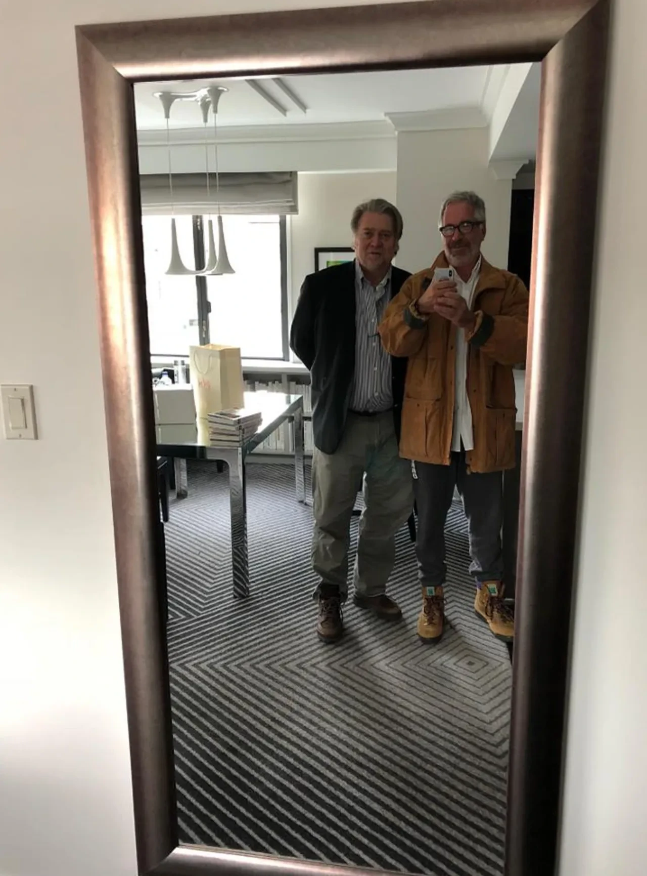 Epstein'in albümünden yeni fotoğraflar ortaya çıktı! Trump, Bill Gates, Bill Clinton...