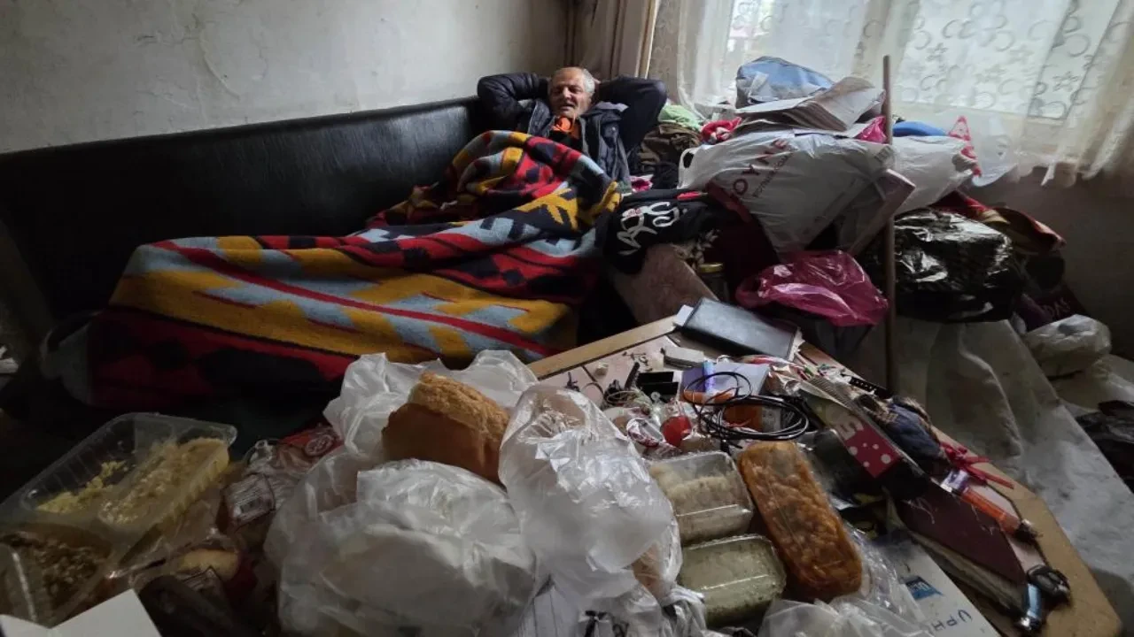 Hafızasını kaybetti, hayatı altüst oldu! Eşi ve çocukları terk edince çöp evde yaşamaya başladı