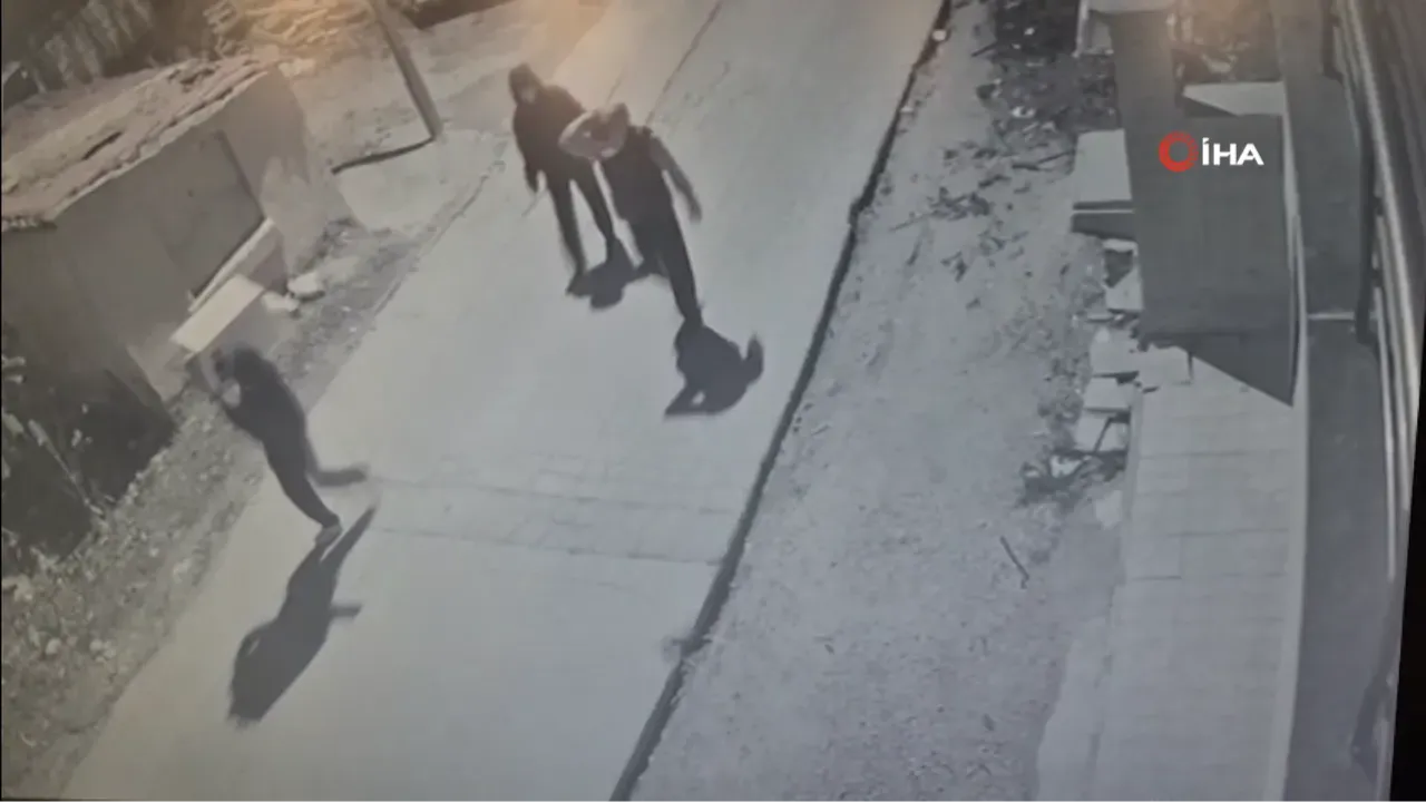 Kombi çalan hırsızlar kamerada!