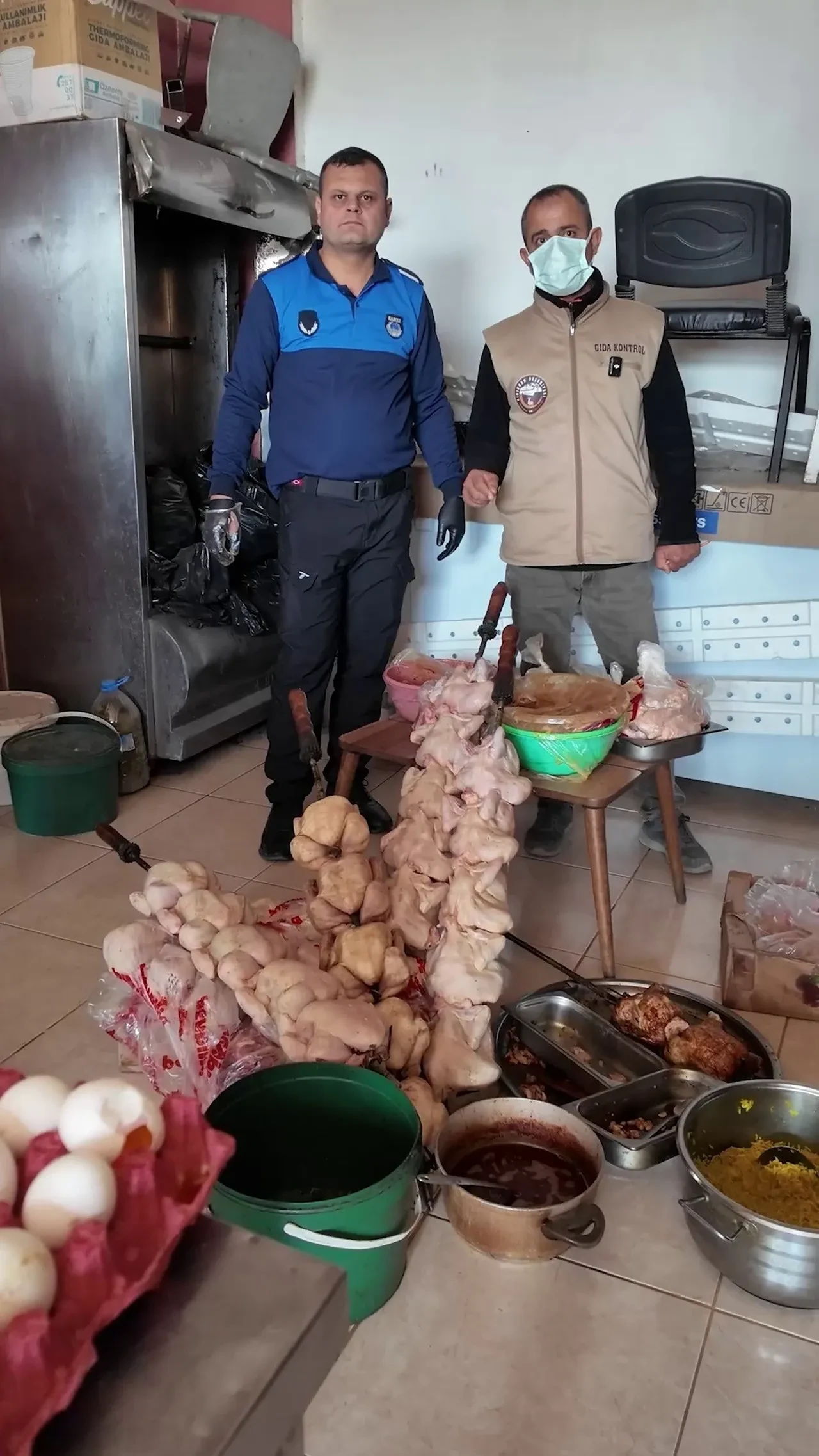 Mide bulandıran görüntü! 'Leş koku var' dediler, dönerci ifşa oldu