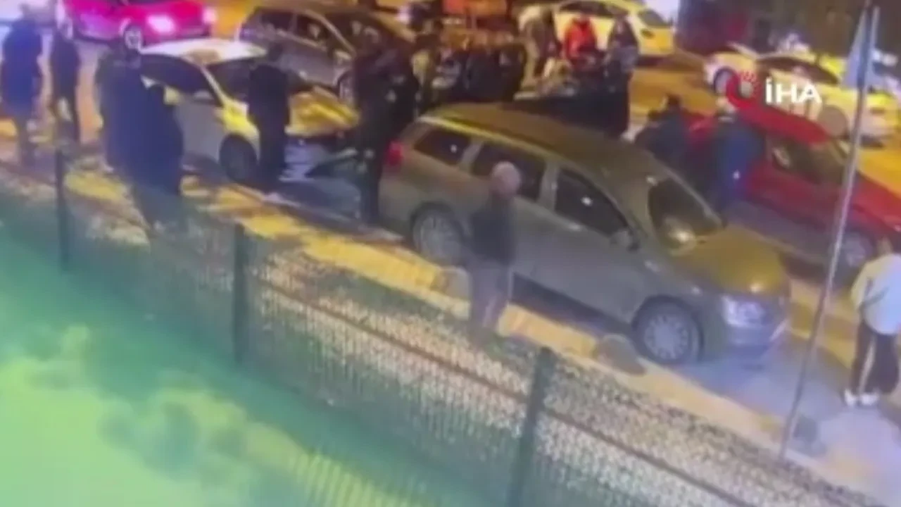 Otomobilin çarptığı yaya metrelerce savruldu! Feci kaza kamerada