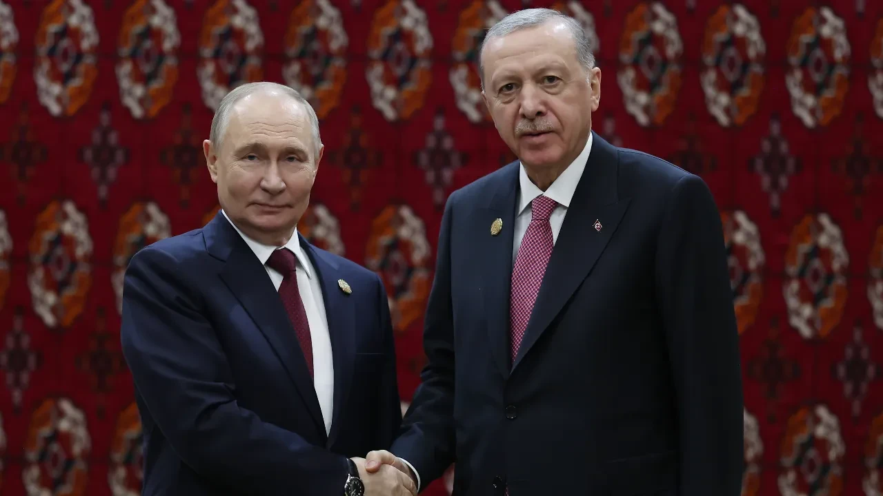 Türkmenistan'da kritik zirve! Cumhurbaşkanı Erdoğan, Putin ile bir araya geldi