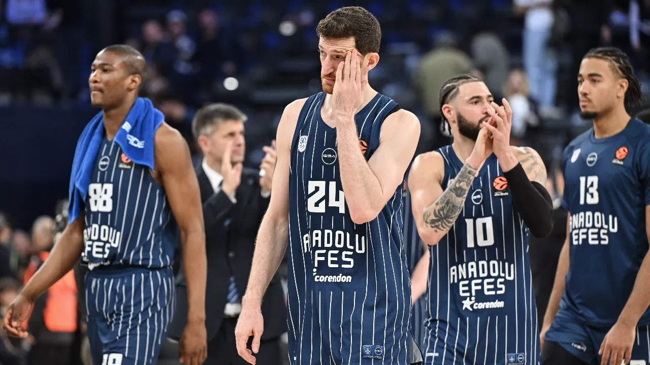 Valencia Anadolu Efes maç skoru! Kötü seri devam etti