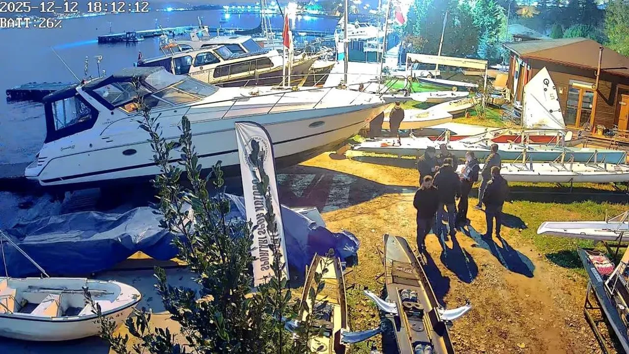 Yelken kulübüne baskın! Kaçak teknelere el konuldu