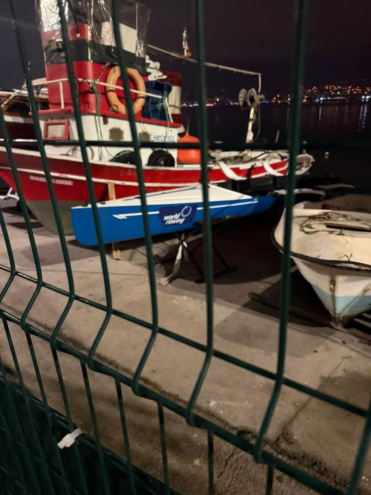 Yelken kulübüne baskın! Kaçak teknelere el konuldu