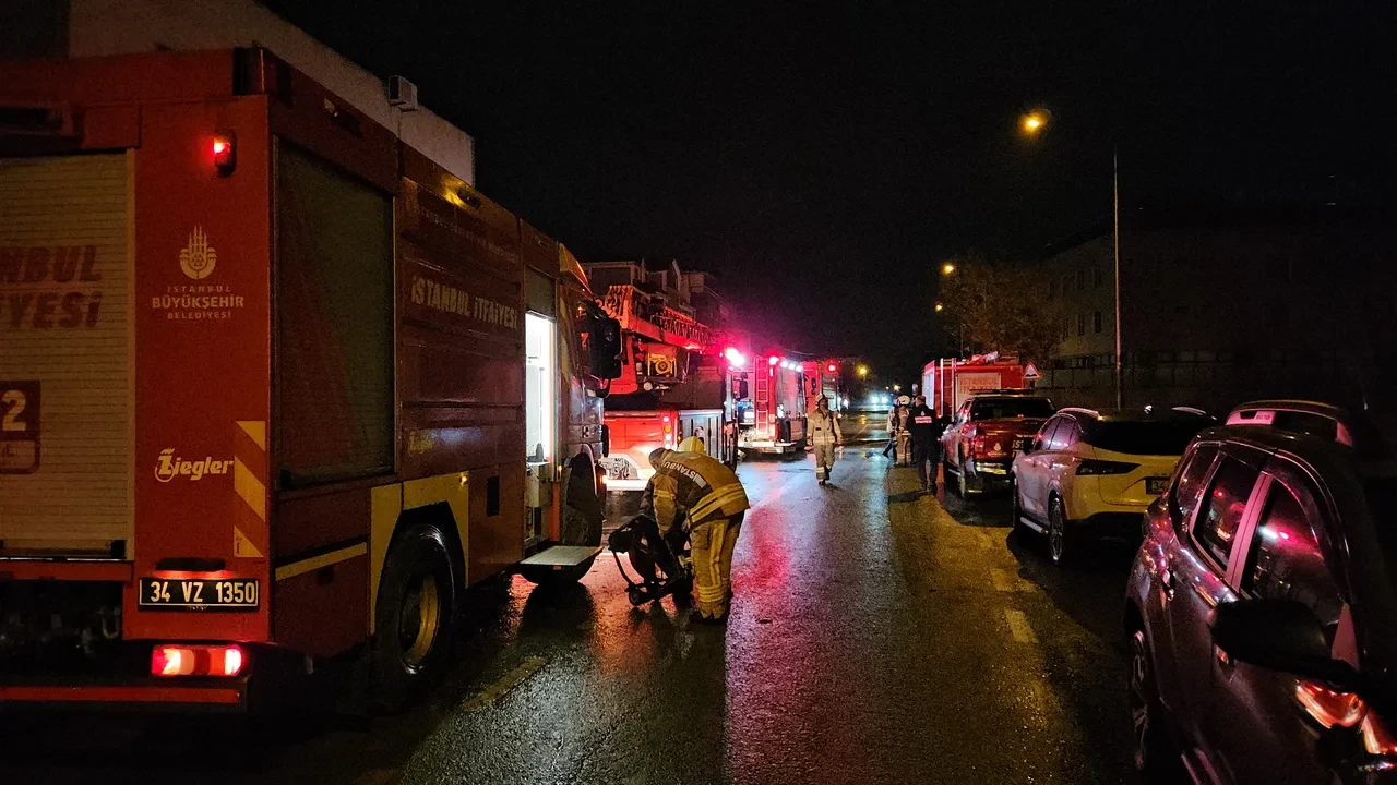 Arnavutköy'de fabrika yangını: Ağır yaralılar var