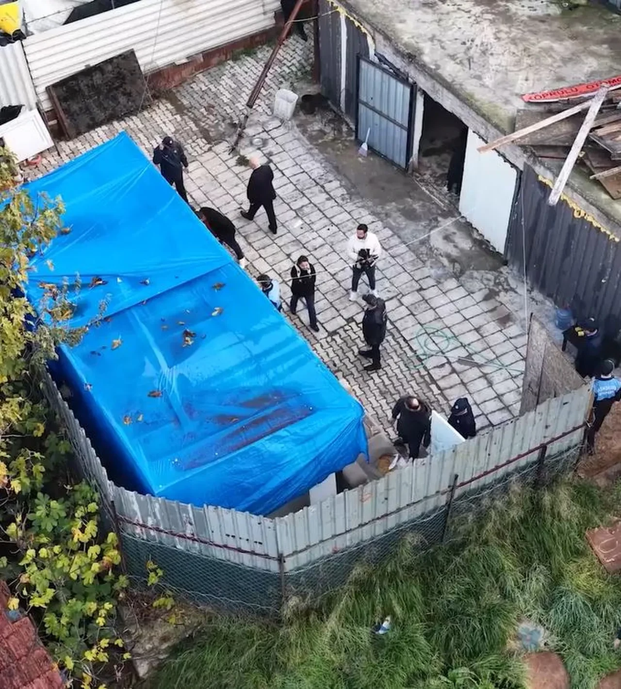 Ataşehir'de depoya baskın! At kesip satmışlar