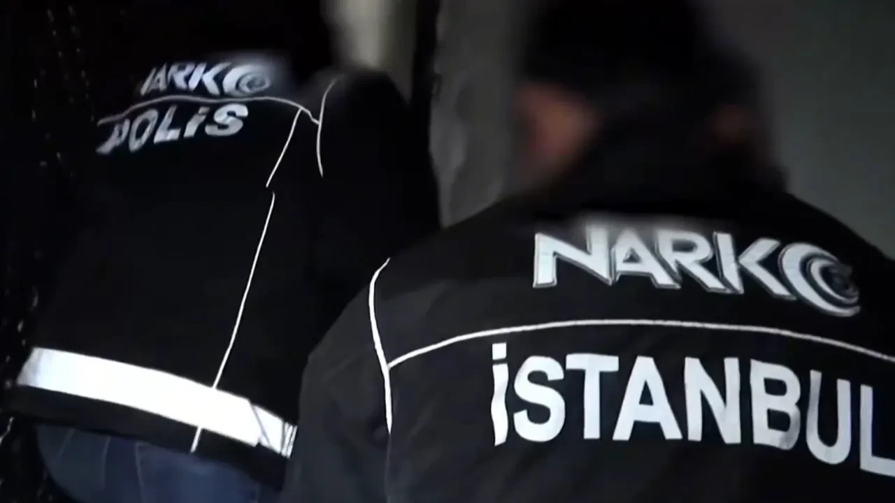 Bakan Yerlikaya duyurdu! İstanbul ve İzmir'de dev operasyon: Milyonlarca uyuşturucu hap ele geçirildi