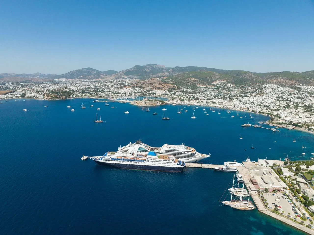 Kruvaziyerde 10 ayda 2 milyon 97 bin 363 yolcu: Türkiye 2025'te rekor kırdı!