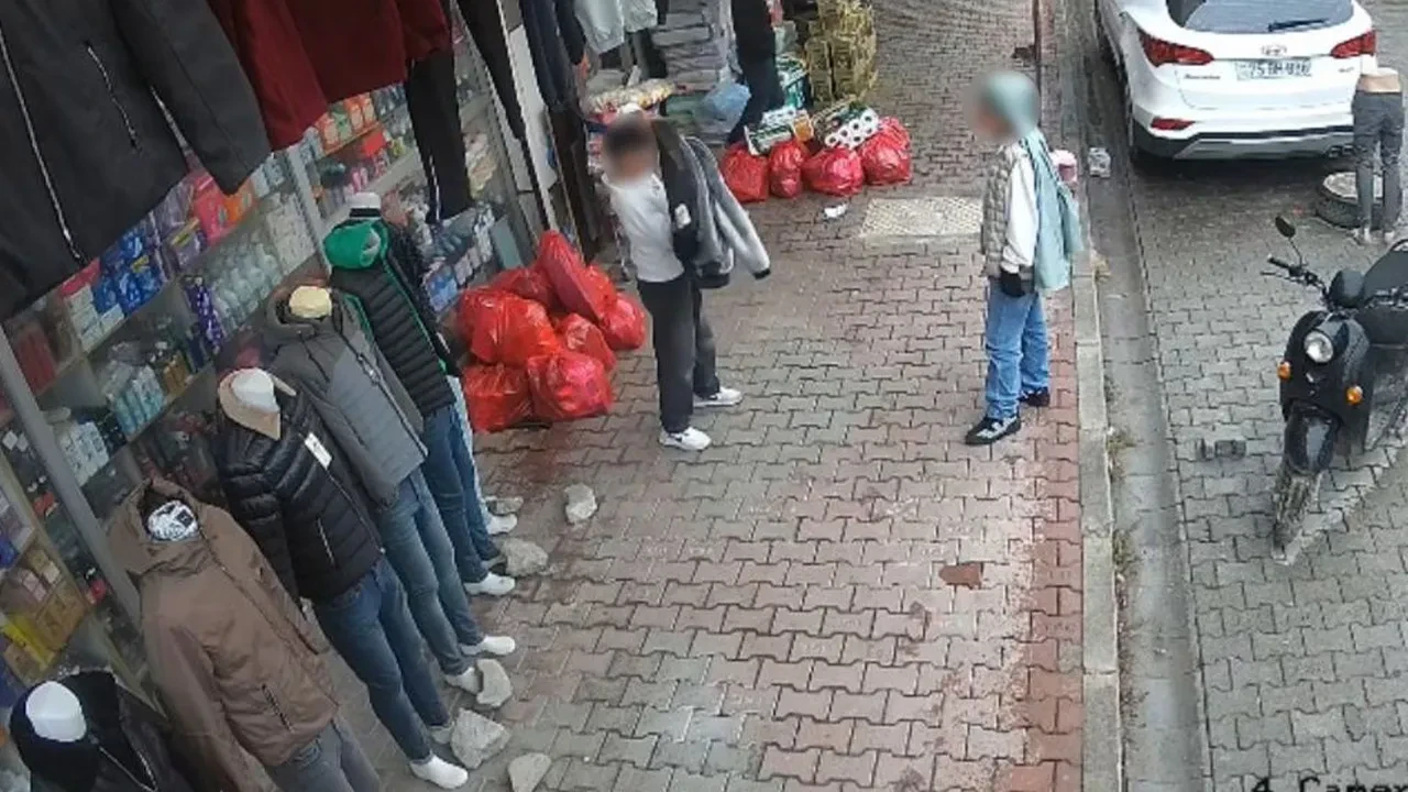 Mağazada saniye saniye hırsızlık kamerada