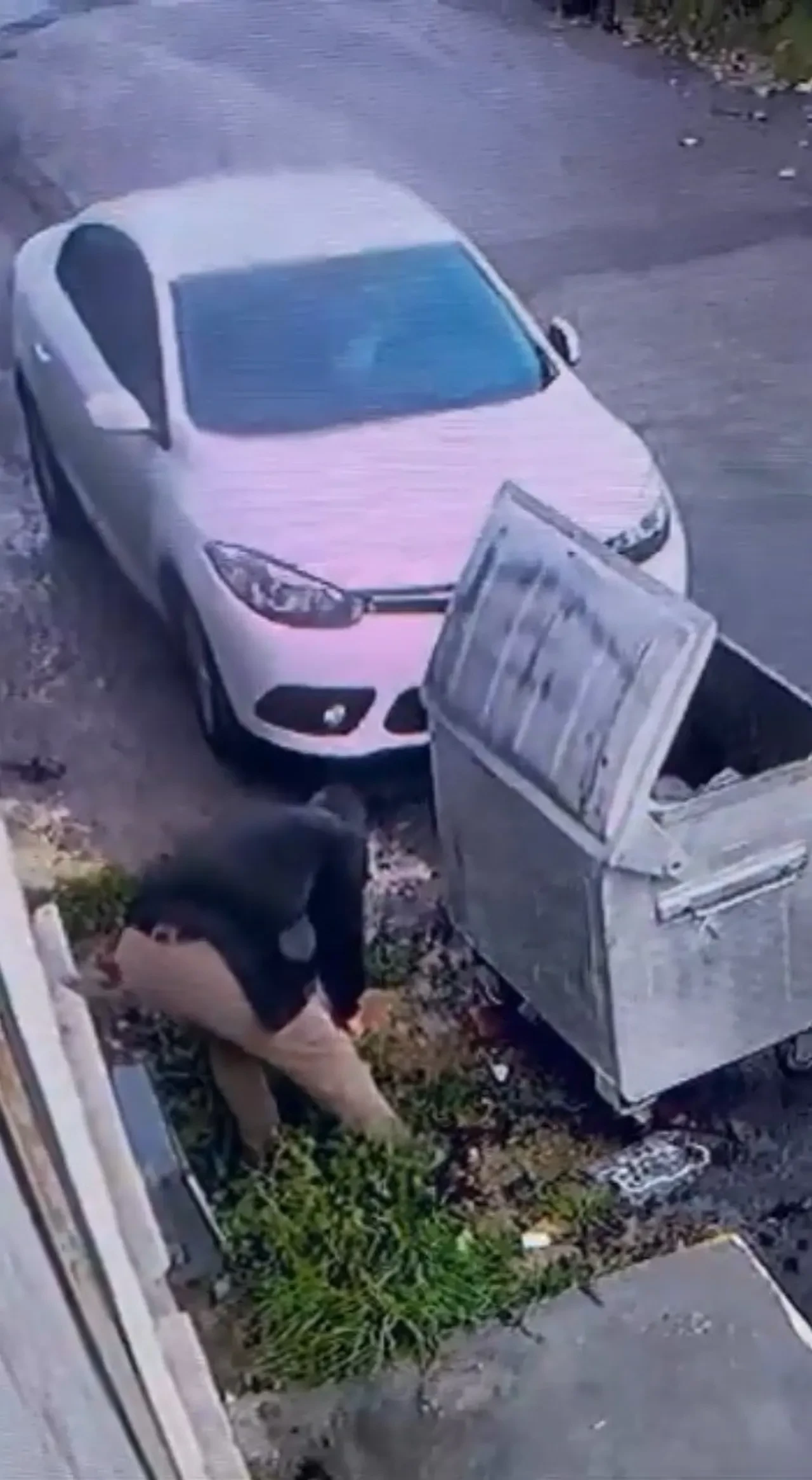 Musluklardan su akmadı, mahalleli İSKİ çalışanının yaptığını görünce hayrete düştü