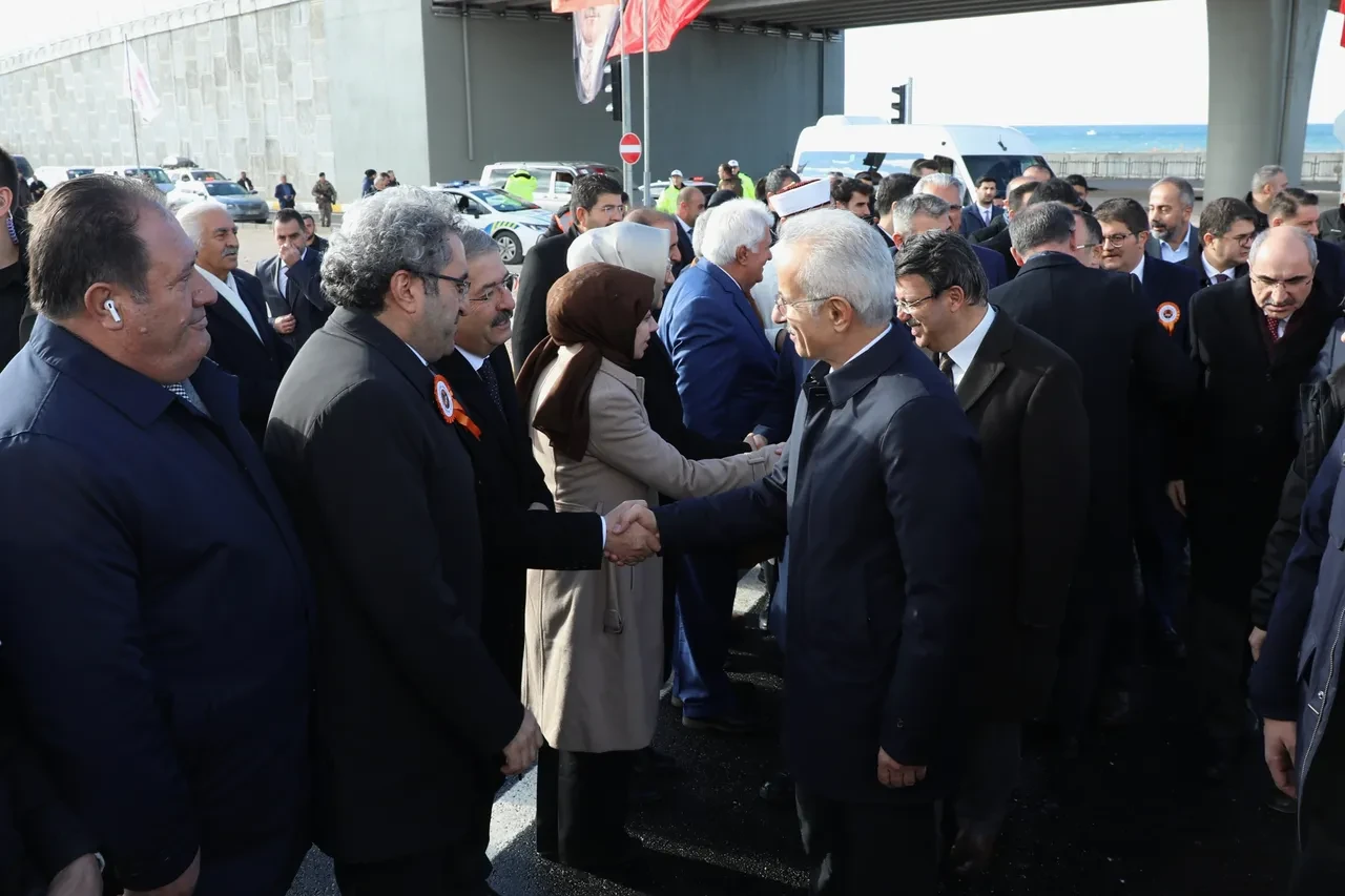 Van Çevre Yolu açıldı: Yıllık 2 milyar 700 milyon lira tasarruf sağlanacak!