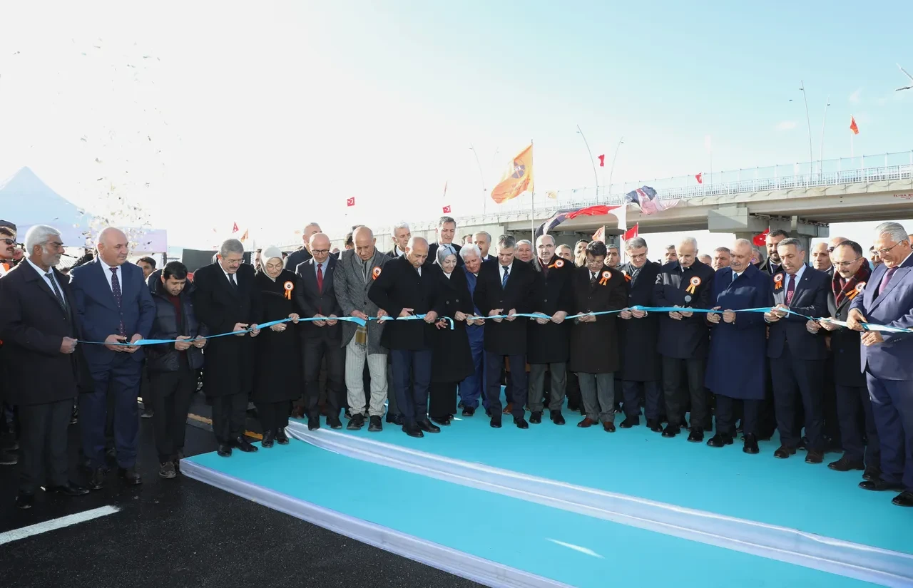 Van Çevre Yolu açıldı: Yıllık 2 milyar 700 milyon lira tasarruf sağlanacak!